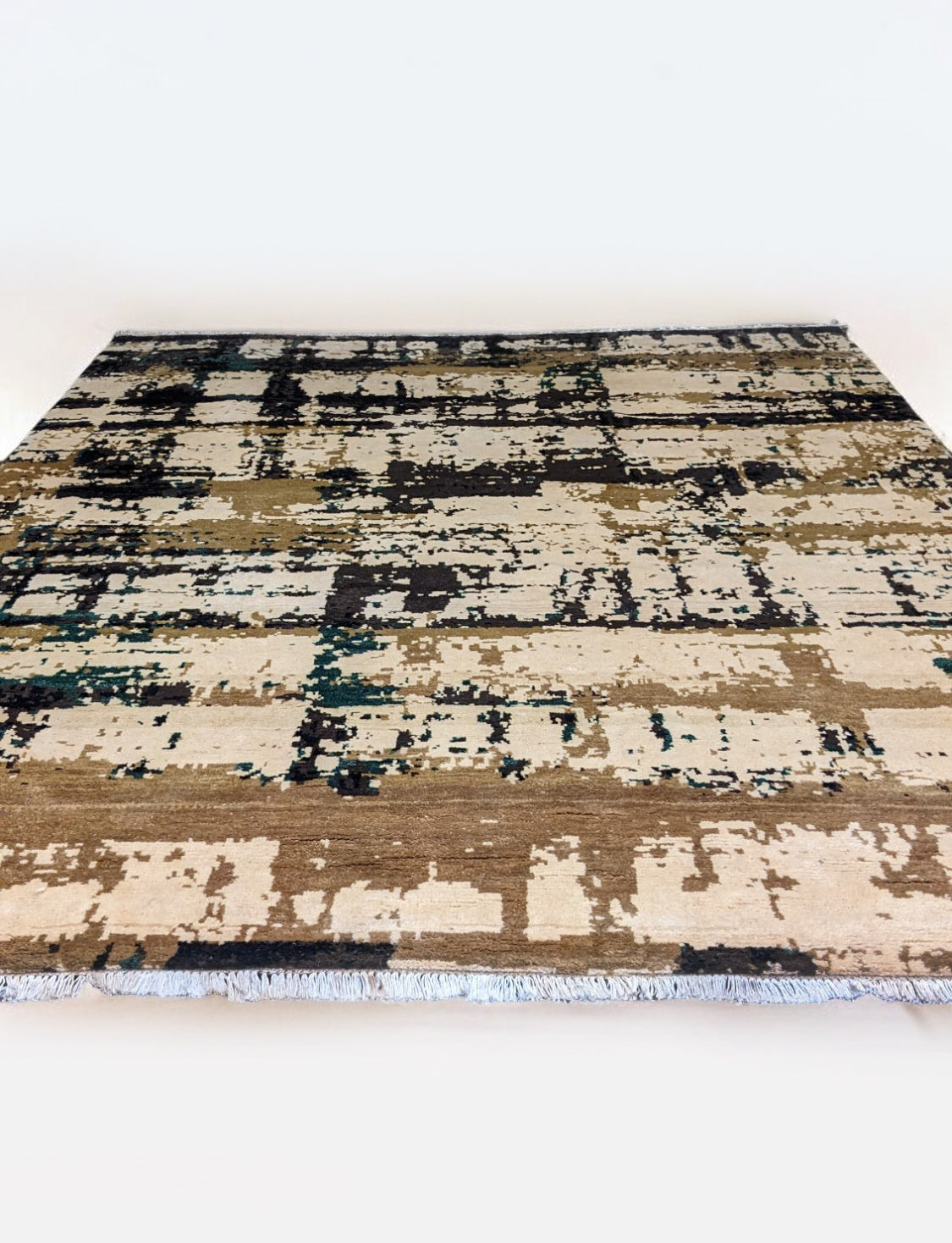 Off-white geometric diamond pattern on the Giro rug
